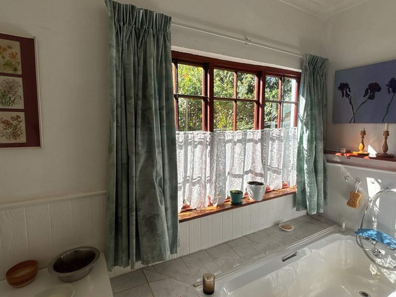 Charming 2-Bedroom House with Loft and Manicured Garden in Howick - Photo 4