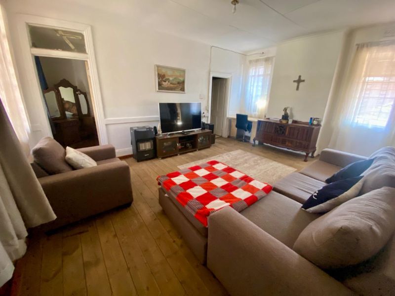 Ideal Renovation Project: 2 Bedroom Home with Garden - Photo 3