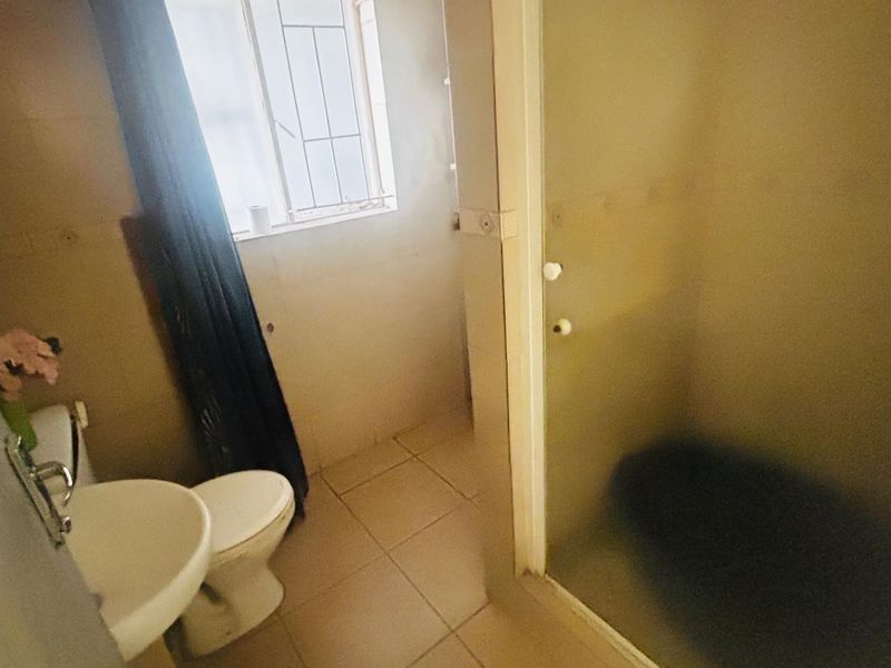 House For Sale in Tulisa Park, Johannesburg - Photo 10