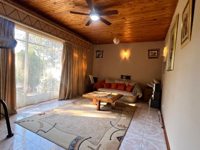 Spacious 3-Bed Family Home with Pool & Entertainment Area - Photo 6