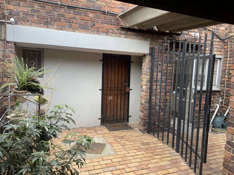 Three Bedroom Duplex to Rent in Crystal Park Mews, Benoni - Photo 1