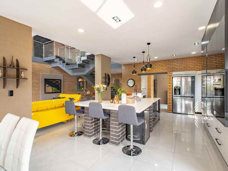 4 Bed Luxurious house for Sale in Carlswald North Estate - Photo 8