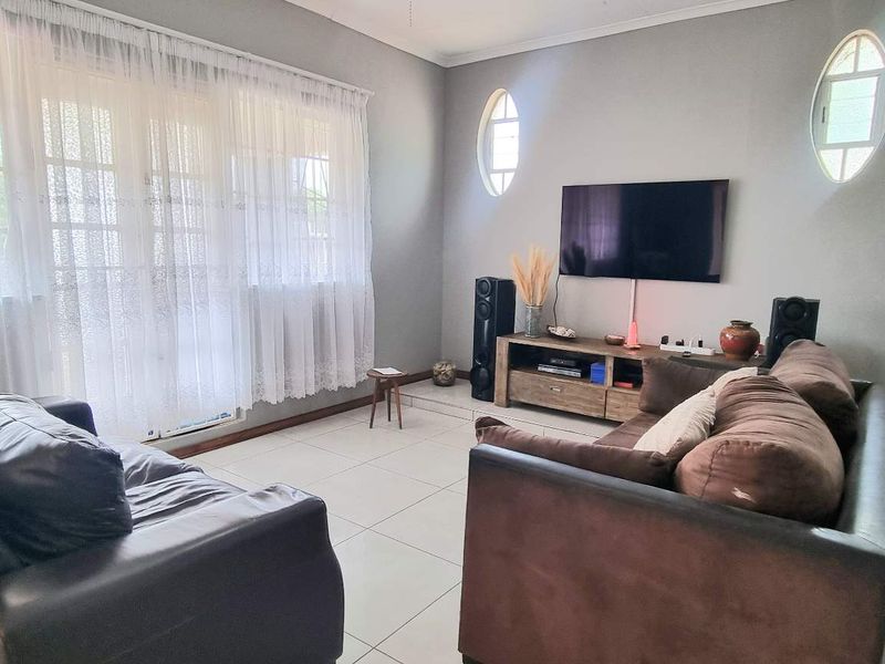 CHARMING RENOVATED HOME - Photo 2