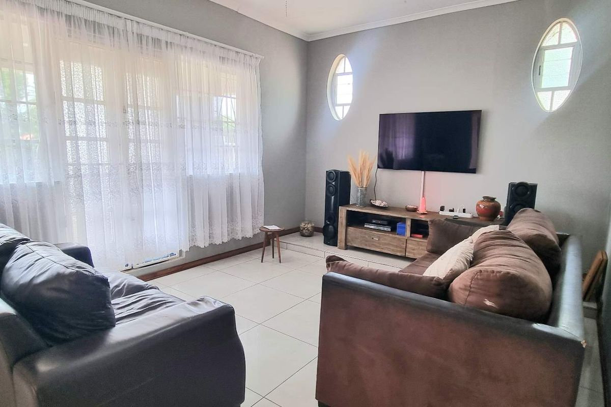 CHARMING RENOVATED HOME - Photo 2