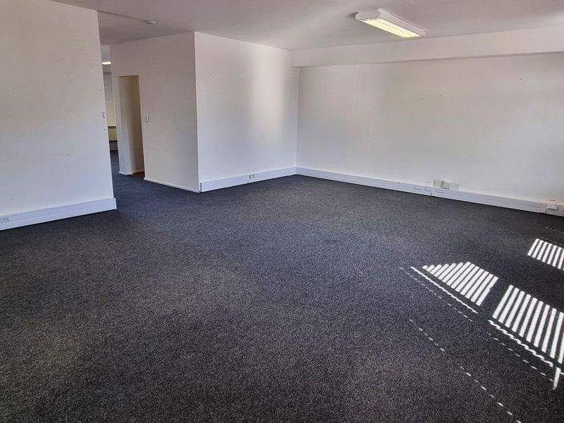 Spacious Ground Floor Office in Westlake - Photo 7