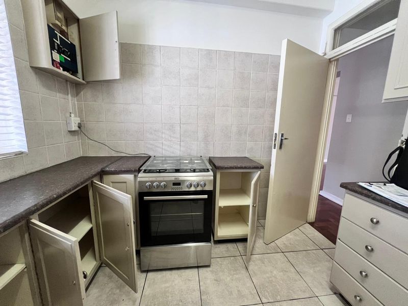 A BEAUTIFUL TWO BEDROOM PET FRIENDLY APARTMENT - Photo 9