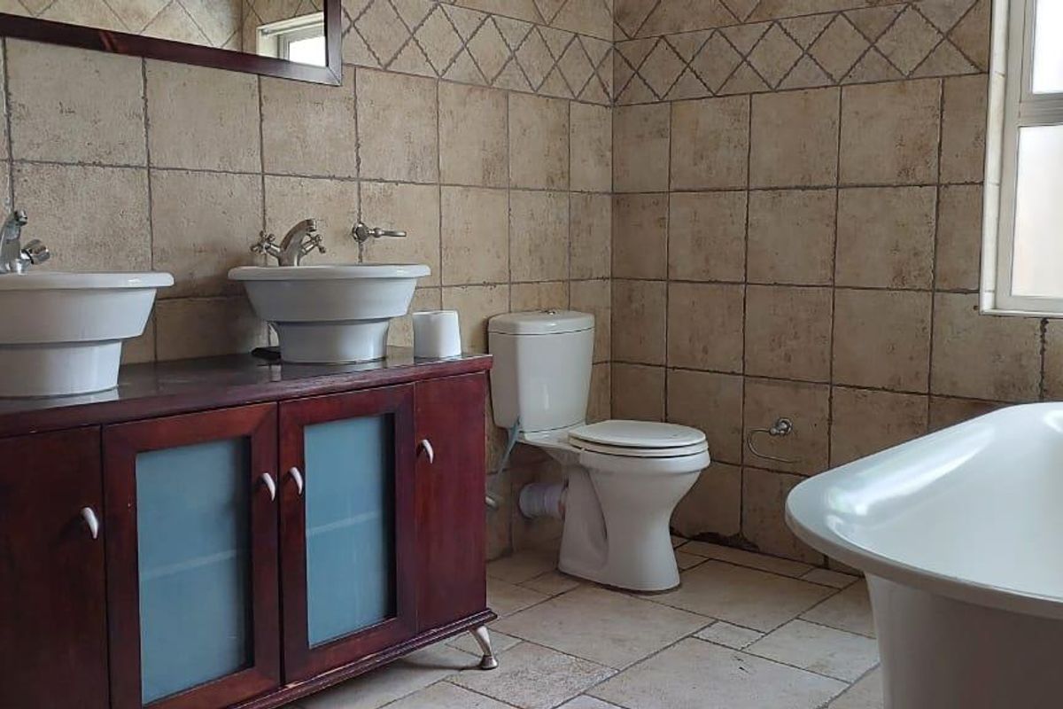 Spacious and secure Townhouse in Eros Park - Photo 5