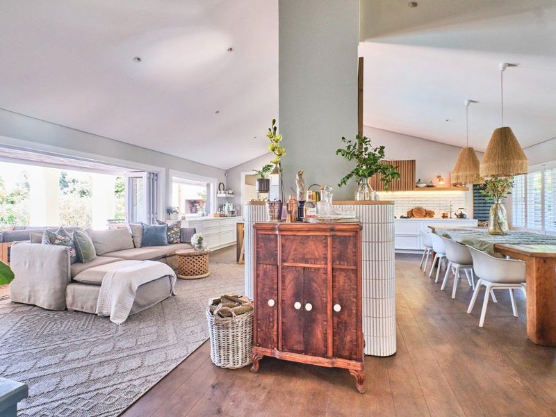 Magnificent Stylish modern family home and Entertainers dream - Photo 4