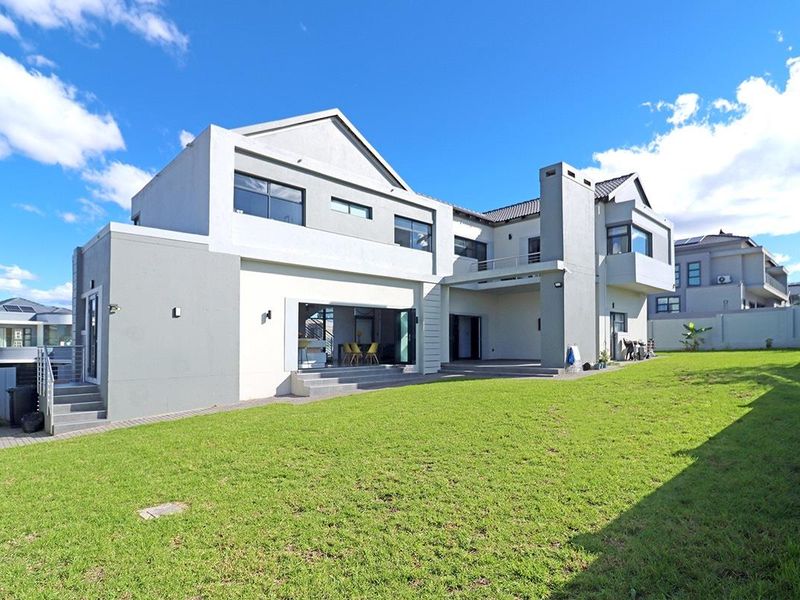 4 Bedroom House for Sale in Blue Valley Golf Estate - Photo 2