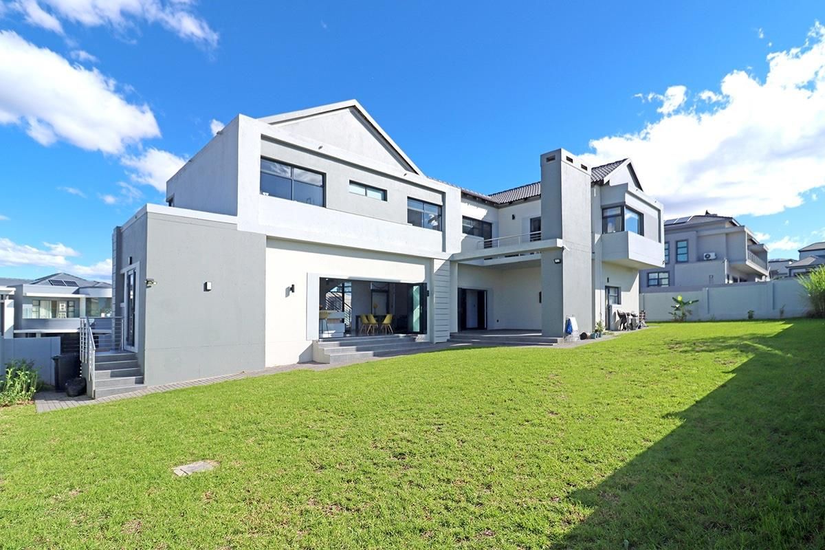 4 Bedroom House for Sale in Blue Valley Golf Estate - Photo 2