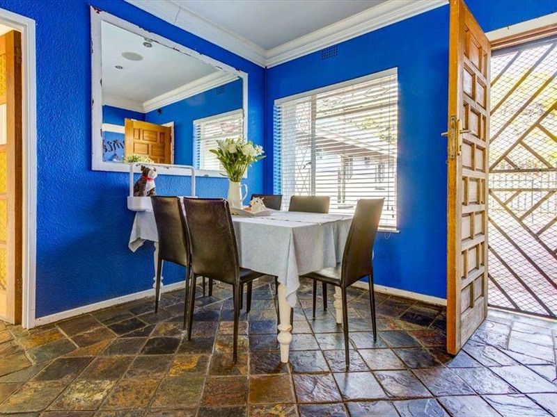 Large family home with pool - Photo 6