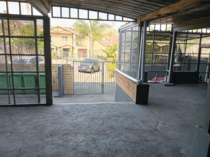 Shop to let in Phoenix - Photo 7