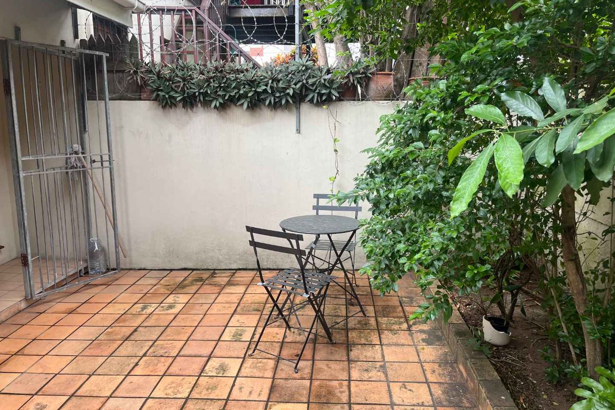 Lovely neat  2 bedroom flat at Glenwood Durban - Photo 2