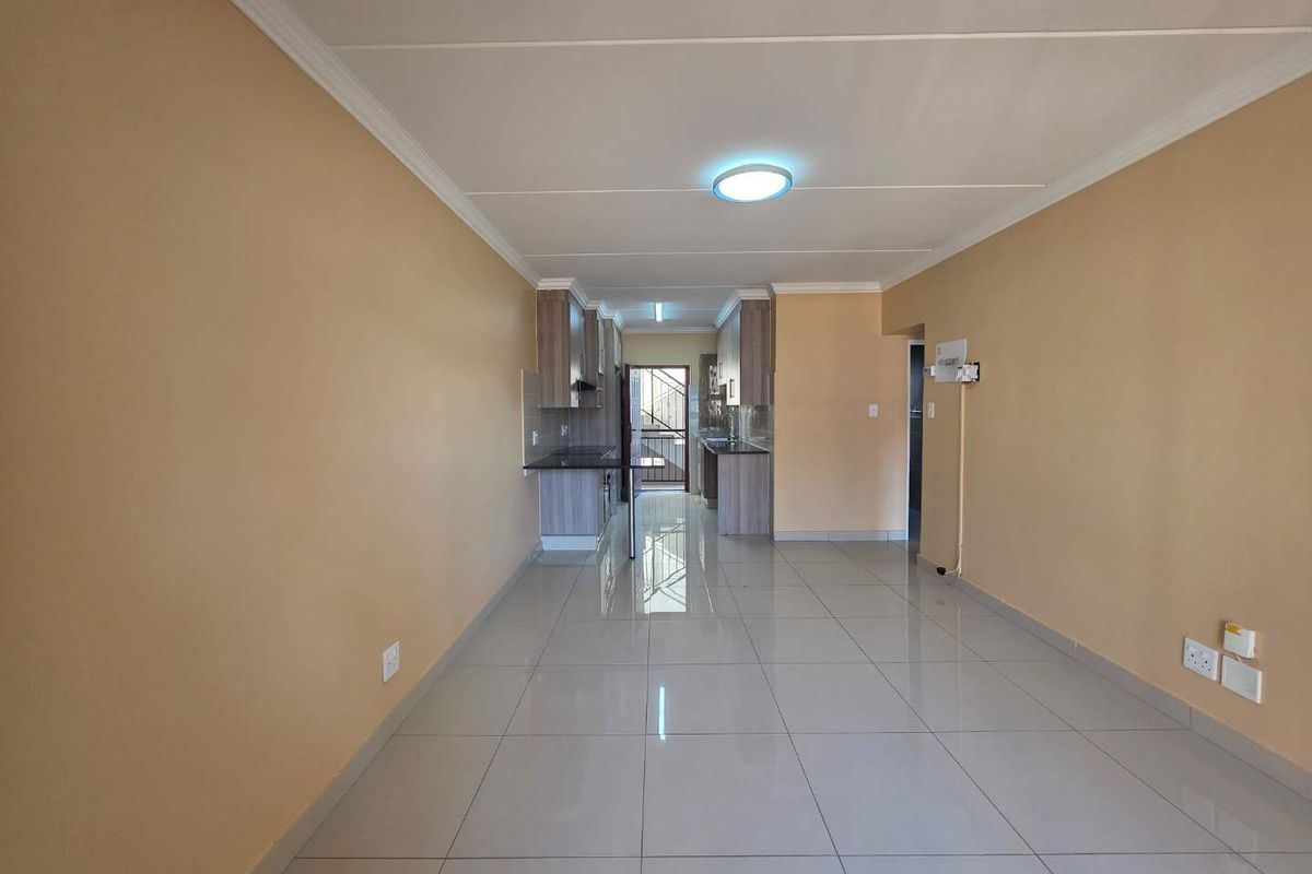 Stylish Upstairs Unit: Modern, Spacious, and Secure - SERIOUS SELLER!! - Photo 5