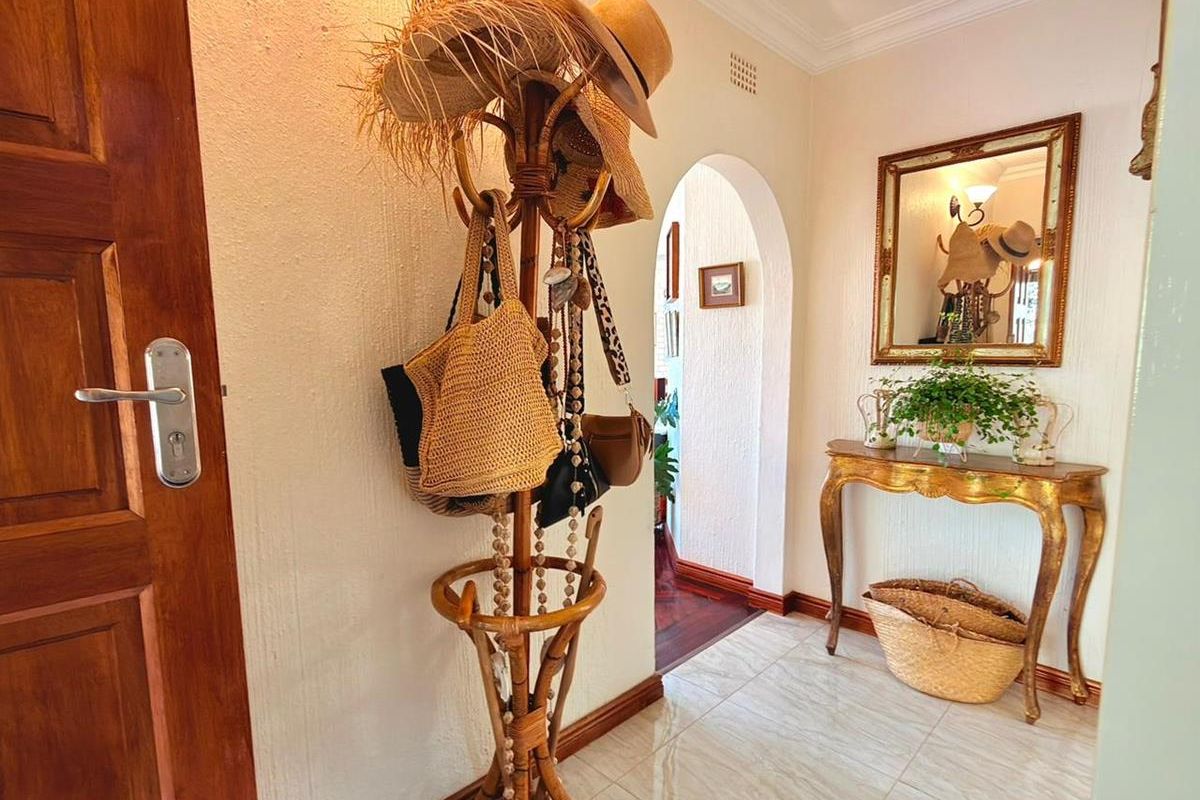 Sophisticated 3‐Bedroom Duplex Offering Exceptional Privacy, Character, and Modern Outdoor Living - Photo 4