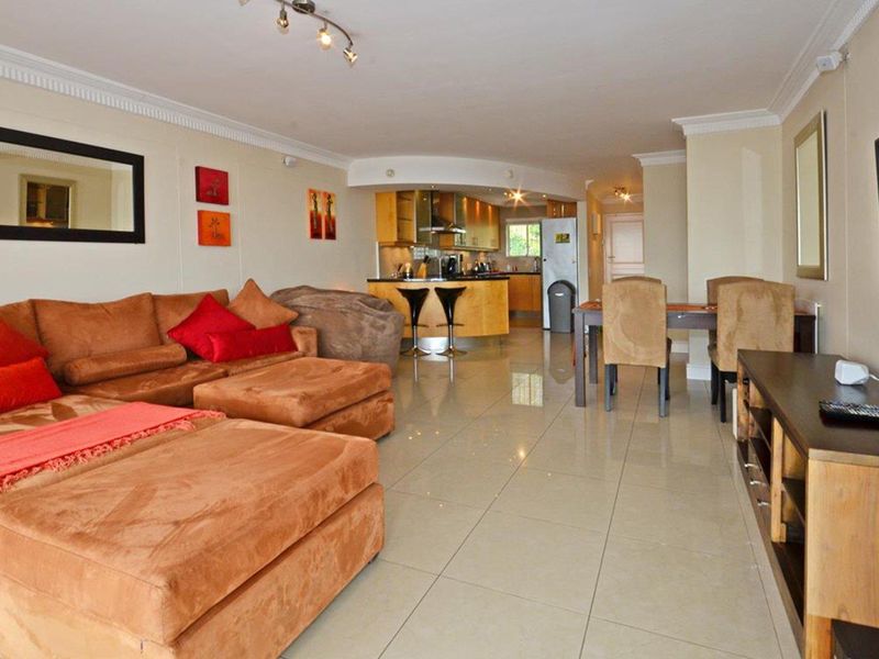 Furnished 2 bedroom apartment in Sea Point - Photo 3