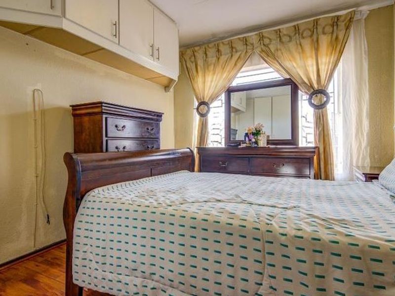 **Charming Two-Bedroom Townhouse for Sale in Norkem Park** - Photo 3