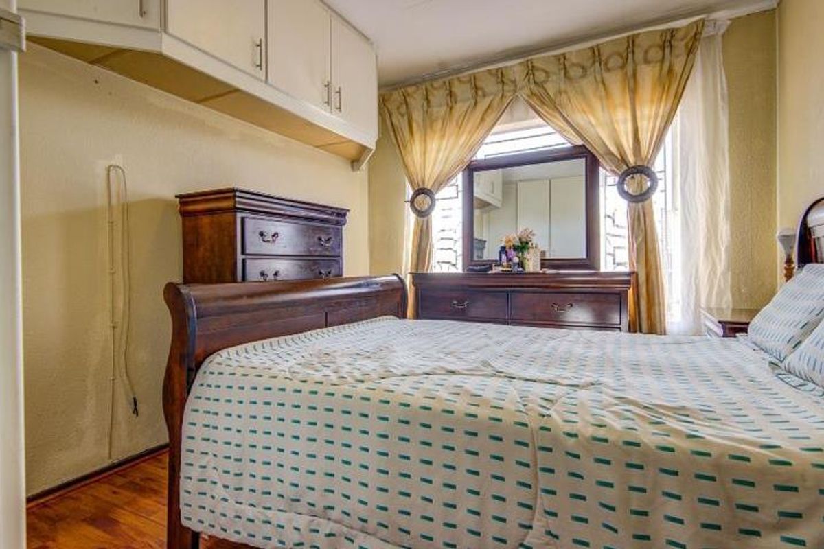 **Charming Two-Bedroom Townhouse for Sale in Norkem Park** - Photo 3