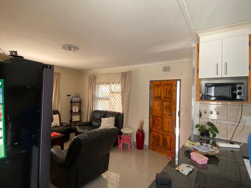 For Sale :🏡 3 Bedroom House in 📍ONDANGWA(Close to the Fire Brigade) - Photo 3