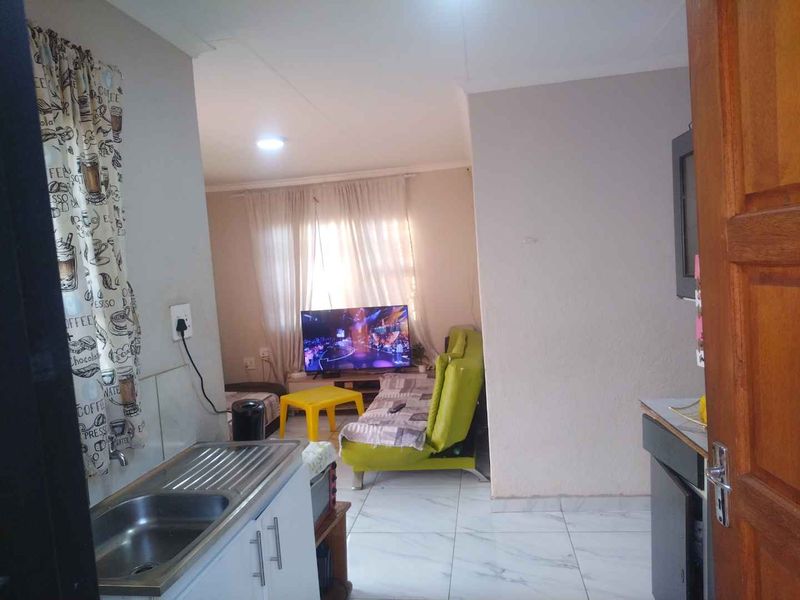 3 bedrooms house for sale in Soshanguve VV - Photo 3