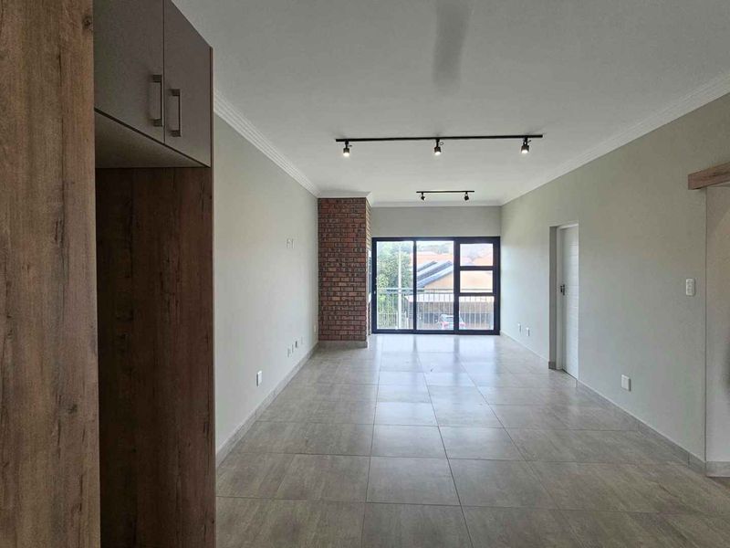 MODERN 2 BEDROOM APARTMENT, HARTENBOS - Photo 3