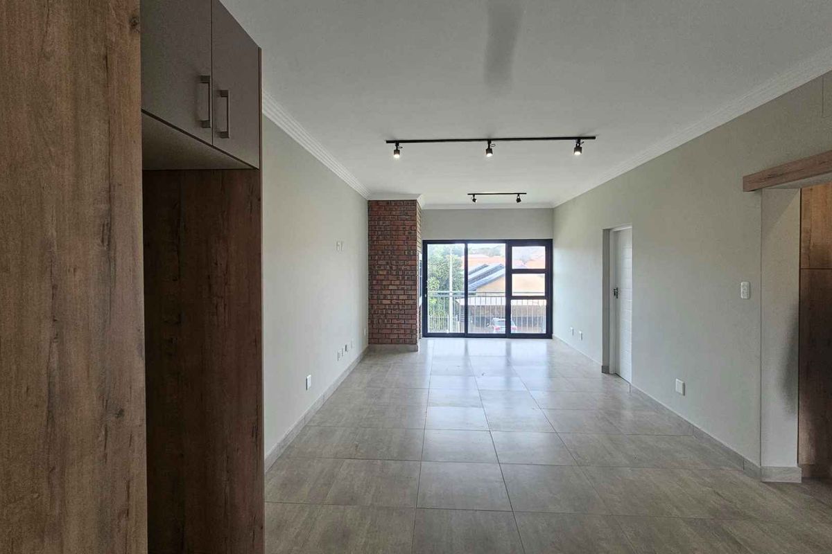 MODERN 2 BEDROOM APARTMENT, HARTENBOS - Photo 3