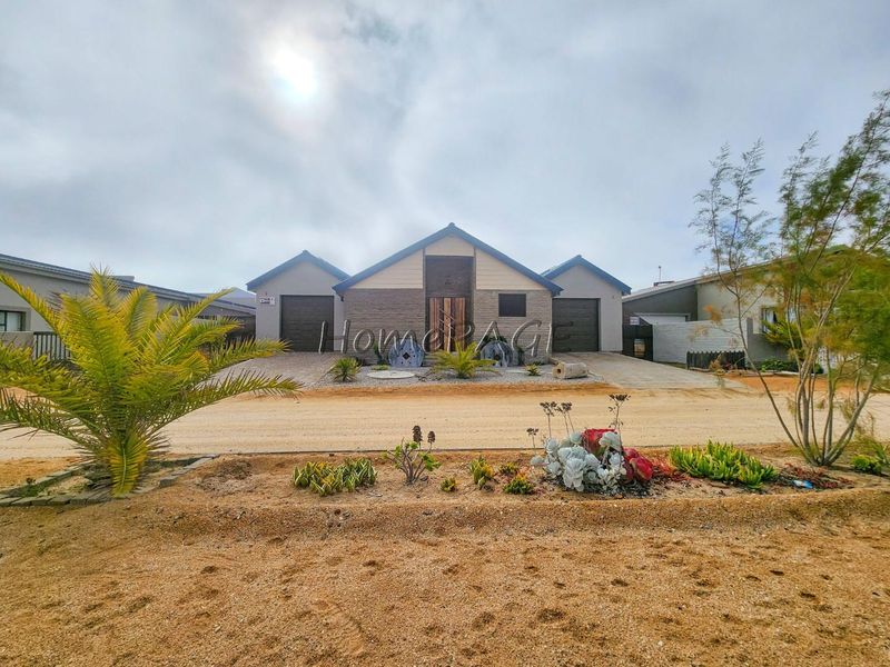Ext 11 (Sun Bay), Henties Bay:  Thoughtfully designed 3 Bedr home with heated pool is for Sale - Photo 1