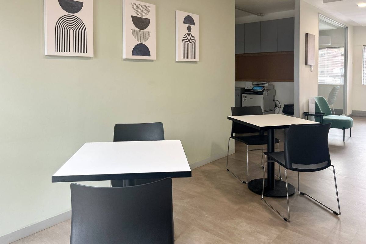 Private office space for 1 person in Regus Secure Office Park - Photo 4