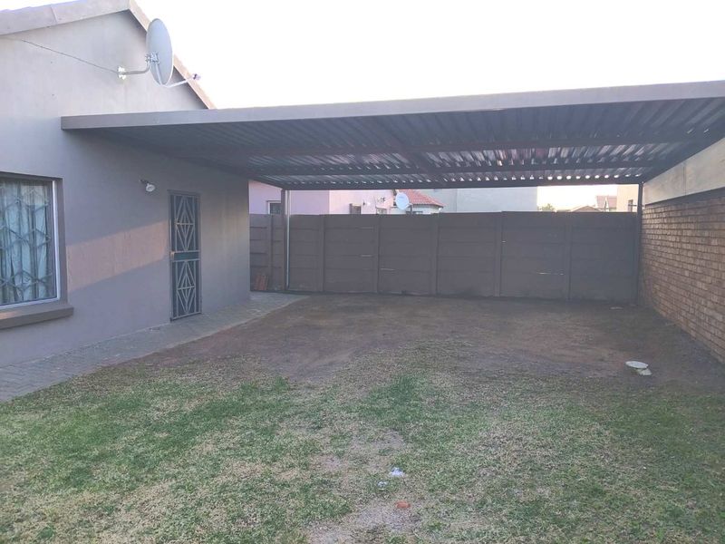 3 Bedrooms house for sale in Hlanganani - Photo 2