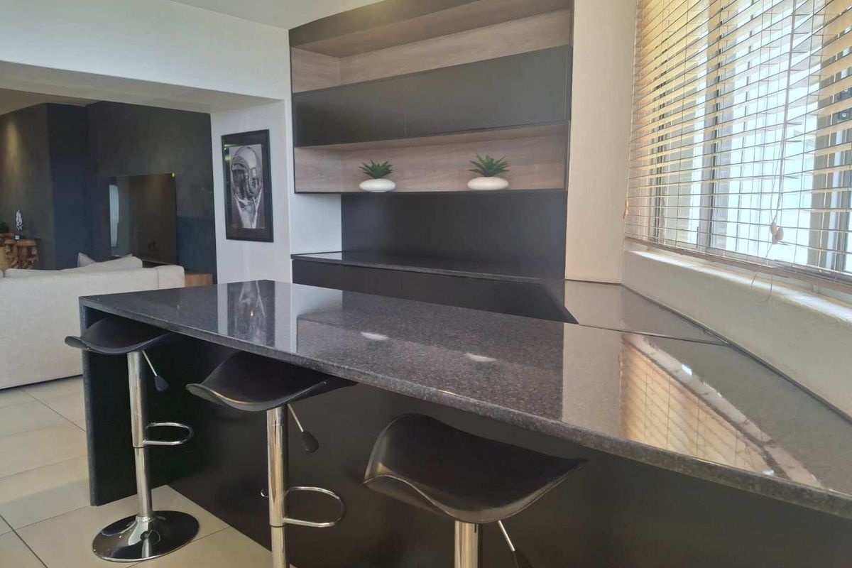 A LUXURIOUS THREE BEDROOM FURNISHED APARTMENT - Photo 5