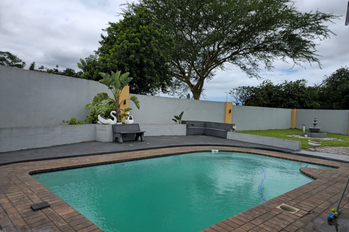 Step into this spacious and vibrant 4-bedroom home, where comfort, convenience, and modern living come together effortlessly - Photo 2