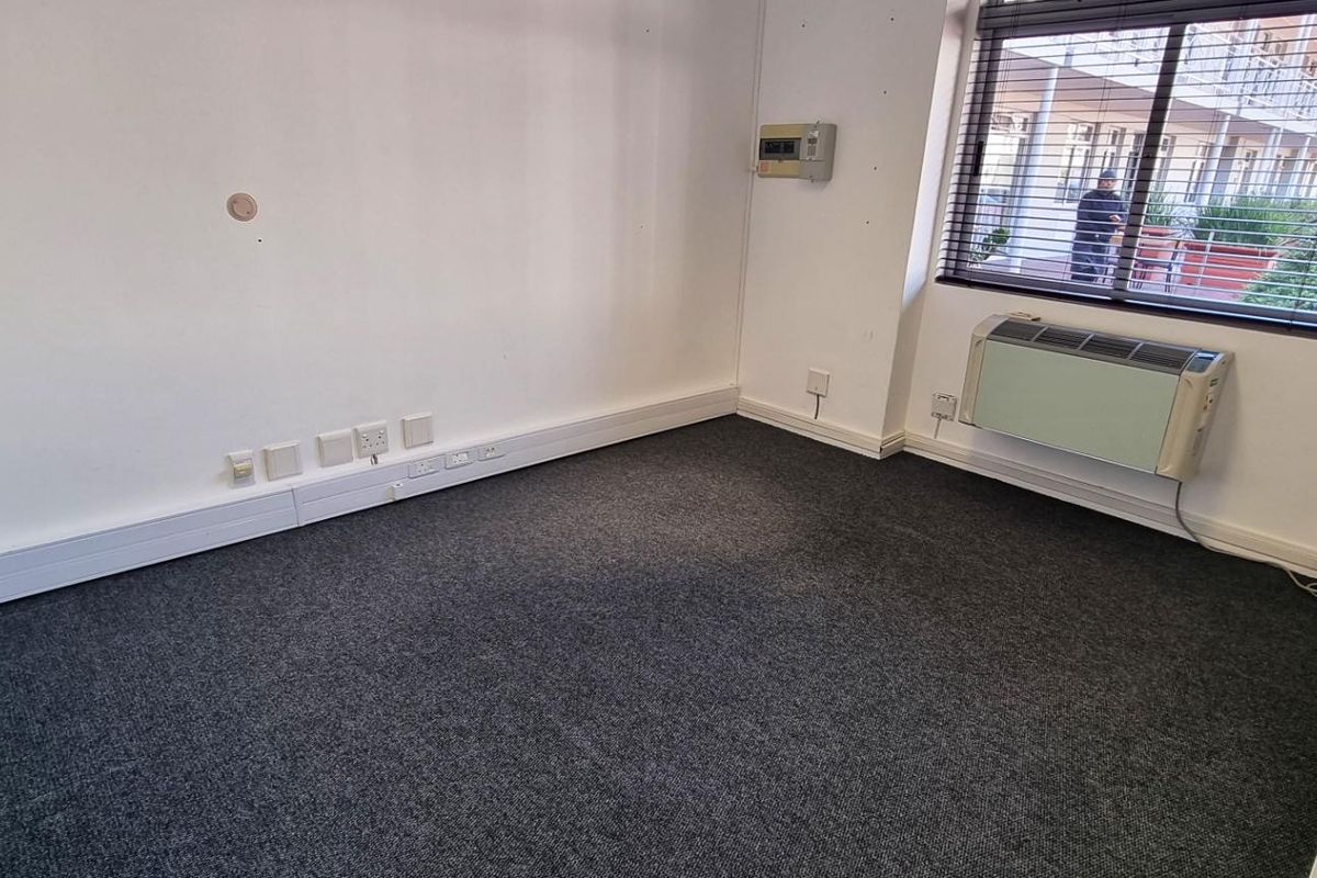 Spacious Ground Floor Office in Westlake - Photo 4