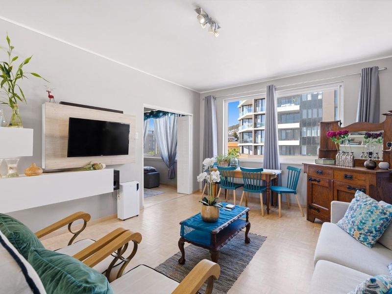 Renovated,Spacious and Convenience - Photo 2