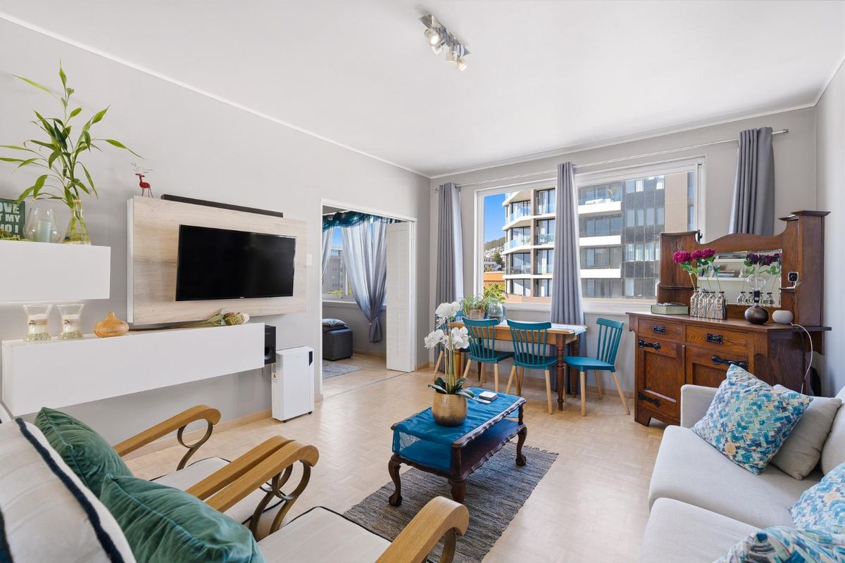 Renovated,Spacious and Convenience - Photo 2