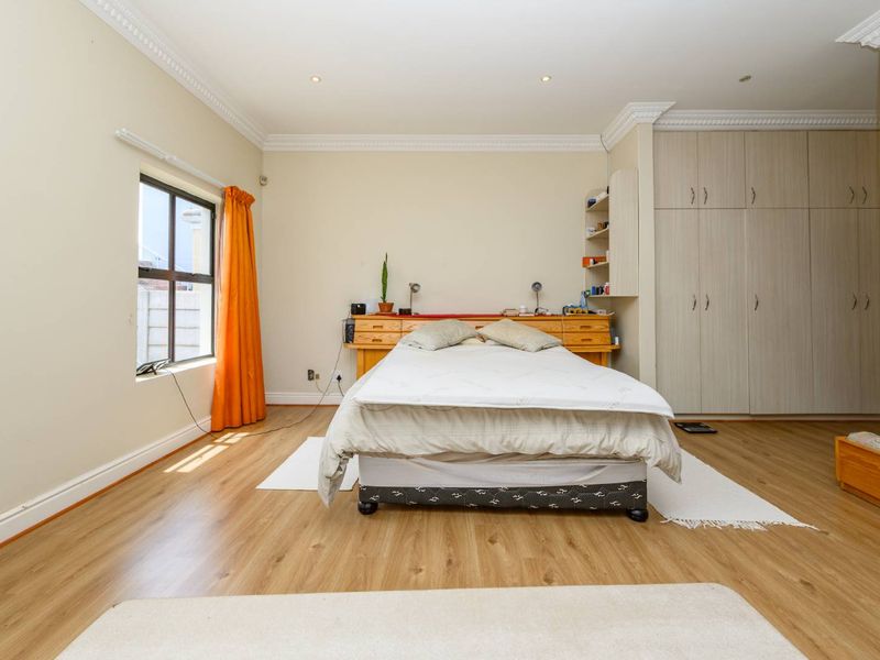 Magnificent, neat, spacious 4 Bed PLUS Study. Family Home. Serious Seller! Value for Money! - Photo 8