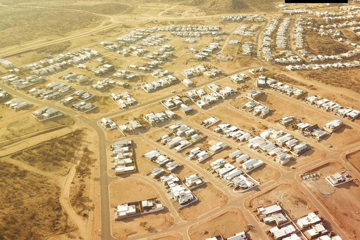 ATTENTION DEVELOPERS! Institutional vacant land. - Photo 2