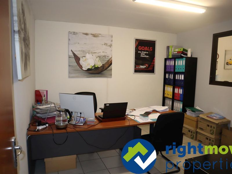 Well maintained double warehouse for sale - Photo 7