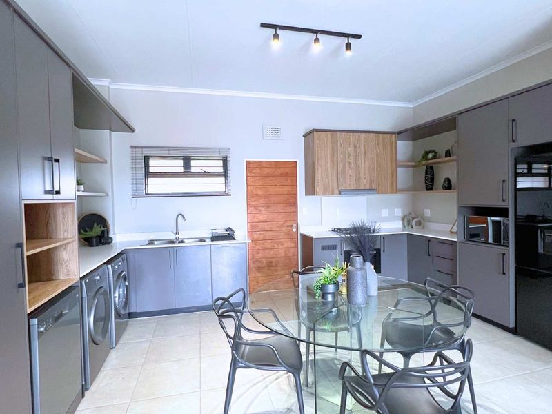 Two Bedroom Townhouse for Sale in Rietvalleirand - Photo 9