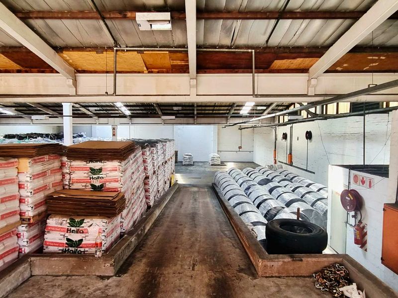 Warehouse to Let | New Germany | 1,639 m2 | Dock & Leveller - Photo 2