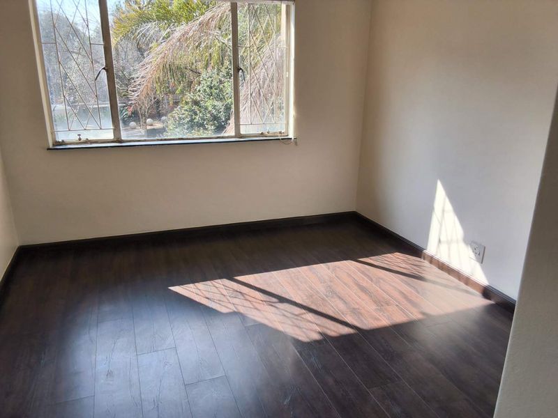 Spacious 3 Bedroom Duplex to rent in Bryanston West - Photo 10