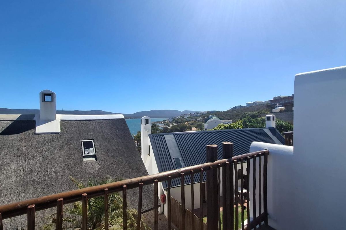 Relax, Unwind: Your Easy-Living River Lodge - Photo 3