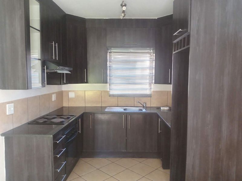 TWO BEDROOM TOWNHOUSE FOR SALE IN DAWN PARK - Photo 1
