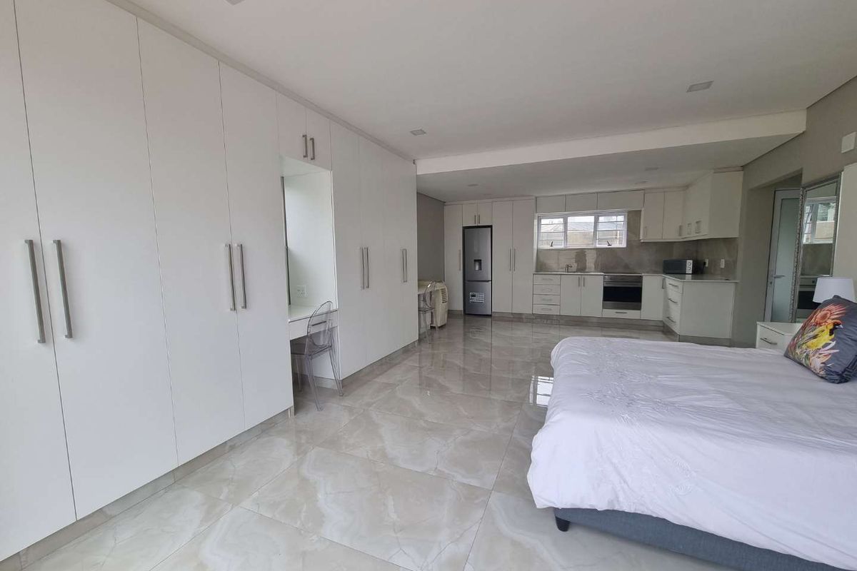 Comfortable Semi-Furnished Bachelor Flat in West Beach - Photo 4