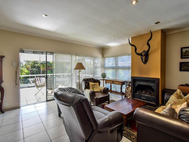 Charming 3-Bedroom Home in Prestigious Waterkloof Ridge - Photo 5