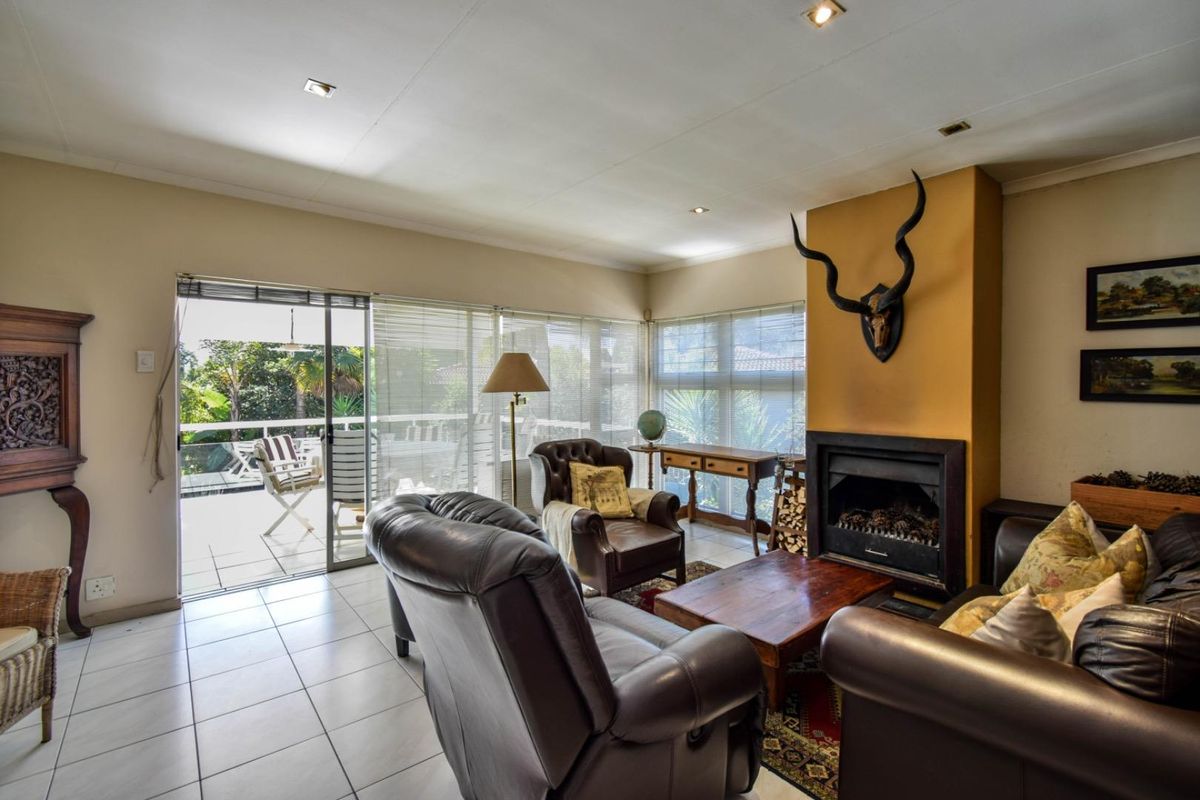 Charming 3-Bedroom Home in Prestigious Waterkloof Ridge - Photo 5