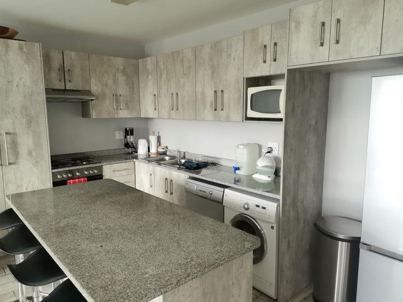 Pet-friendly paradise: Secure ground floor unit - Photo 6