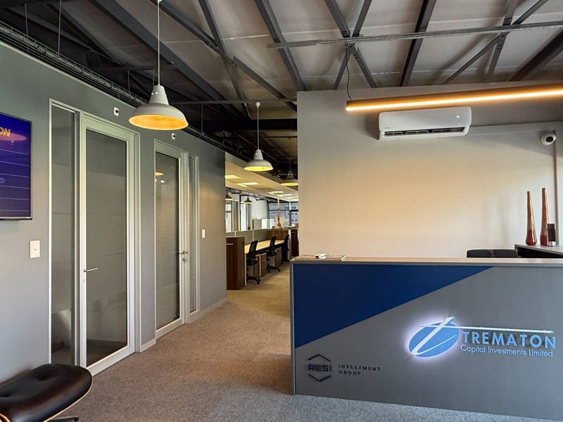 Top Floor 373m2 office with large balcony to let in North Wharf - Photo 10