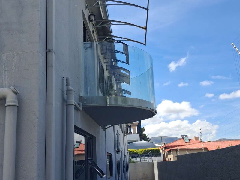 Elegant Double Storey House in Auasblick - Photo 10