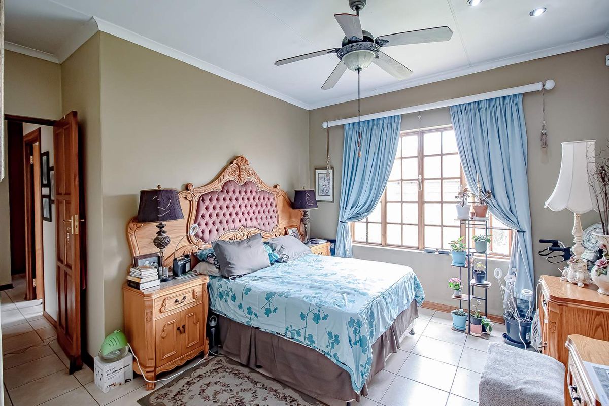 3 Bedroom 2 bathroom home - Photo 4