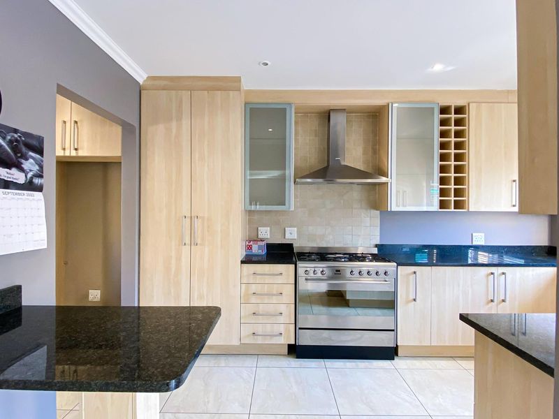 Exquisite Facebrick Cluster, Only 4 in complex! - Photo 7